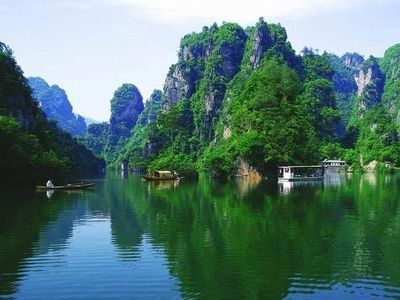 张家界家庭游攻略：三大旅行社特色 + 特产购物指南游玩更尽兴(图2)