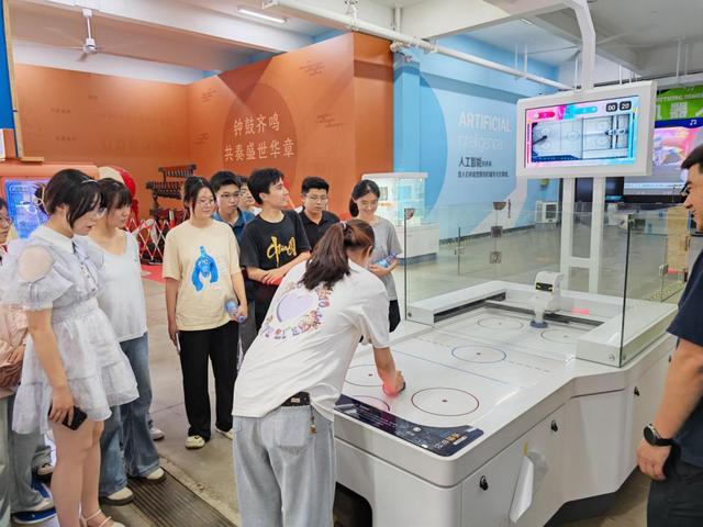 家乡放大招！返乡学子家门口体验“苗木治愈+科技硬核”(图5)