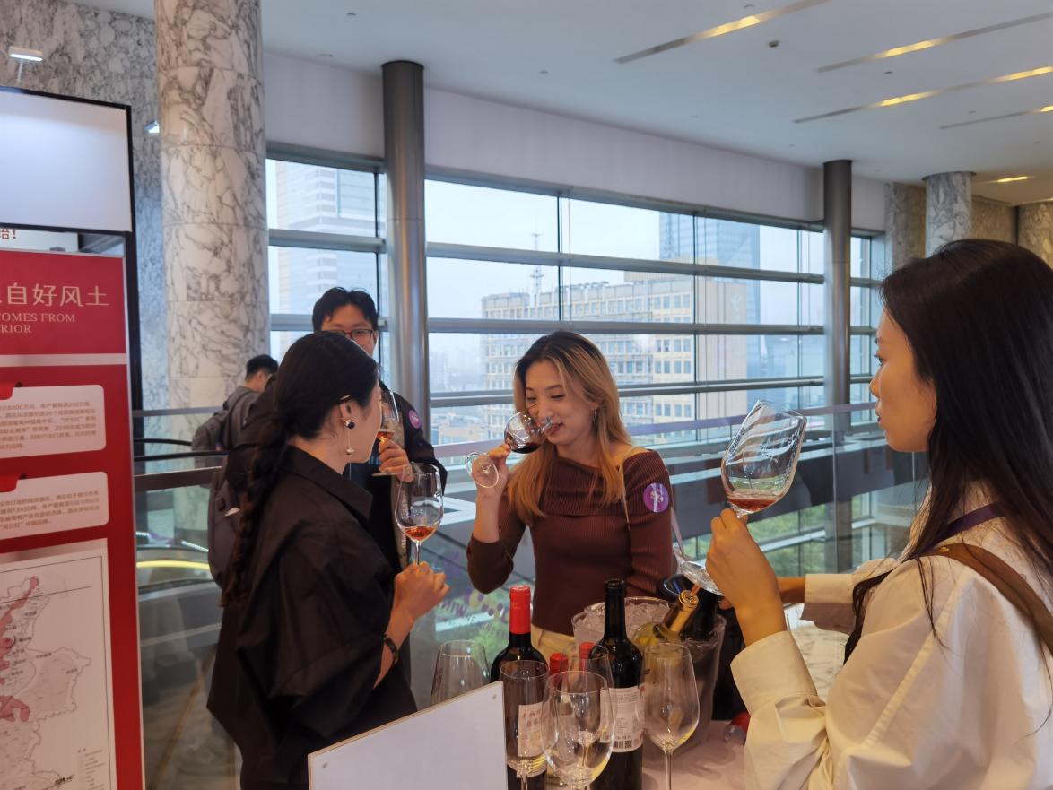 宁夏贺兰山东麓葡萄藤认购业务激活产业新动能(图1)