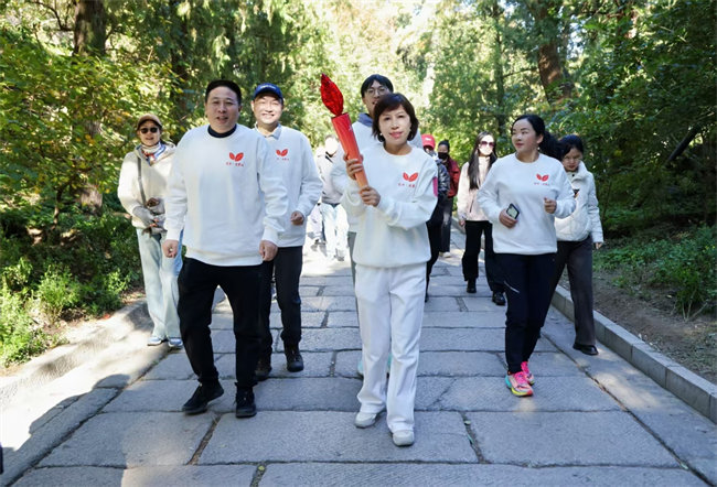北有香山 南有光雾山！“中国红叶最强CP” 首度携手发出邀约(图1)