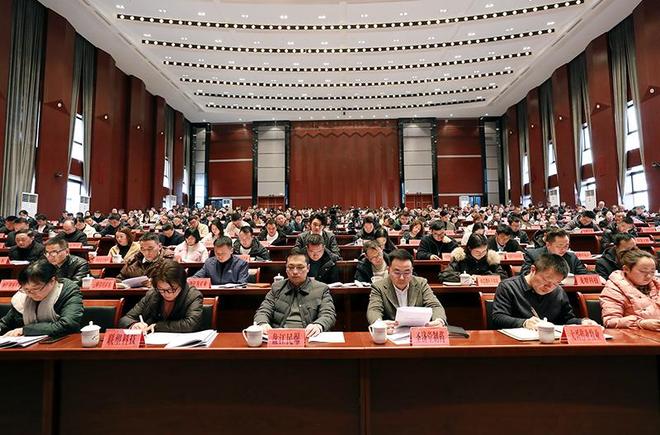 清镇市：企业坐“C位” 政府作保障