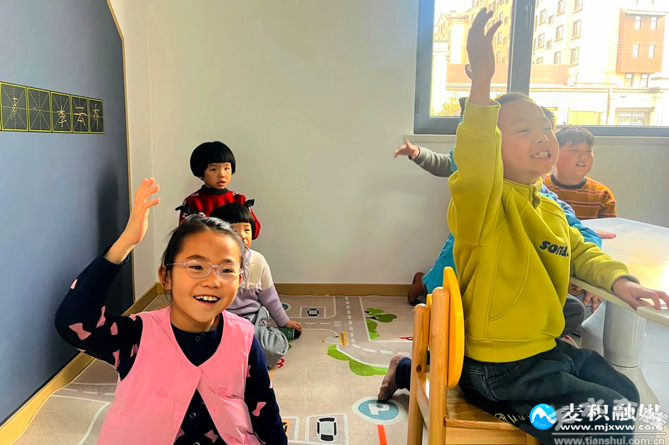 麦积区桥南街道林苑社区开展“小树苗成长营”腊八节主题活动
