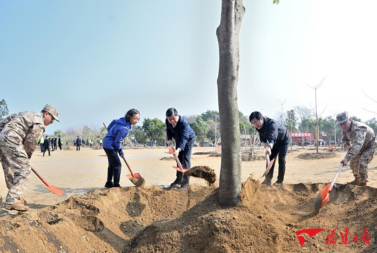 周祖翼赵龙郭宁宁等参加义务植树活动