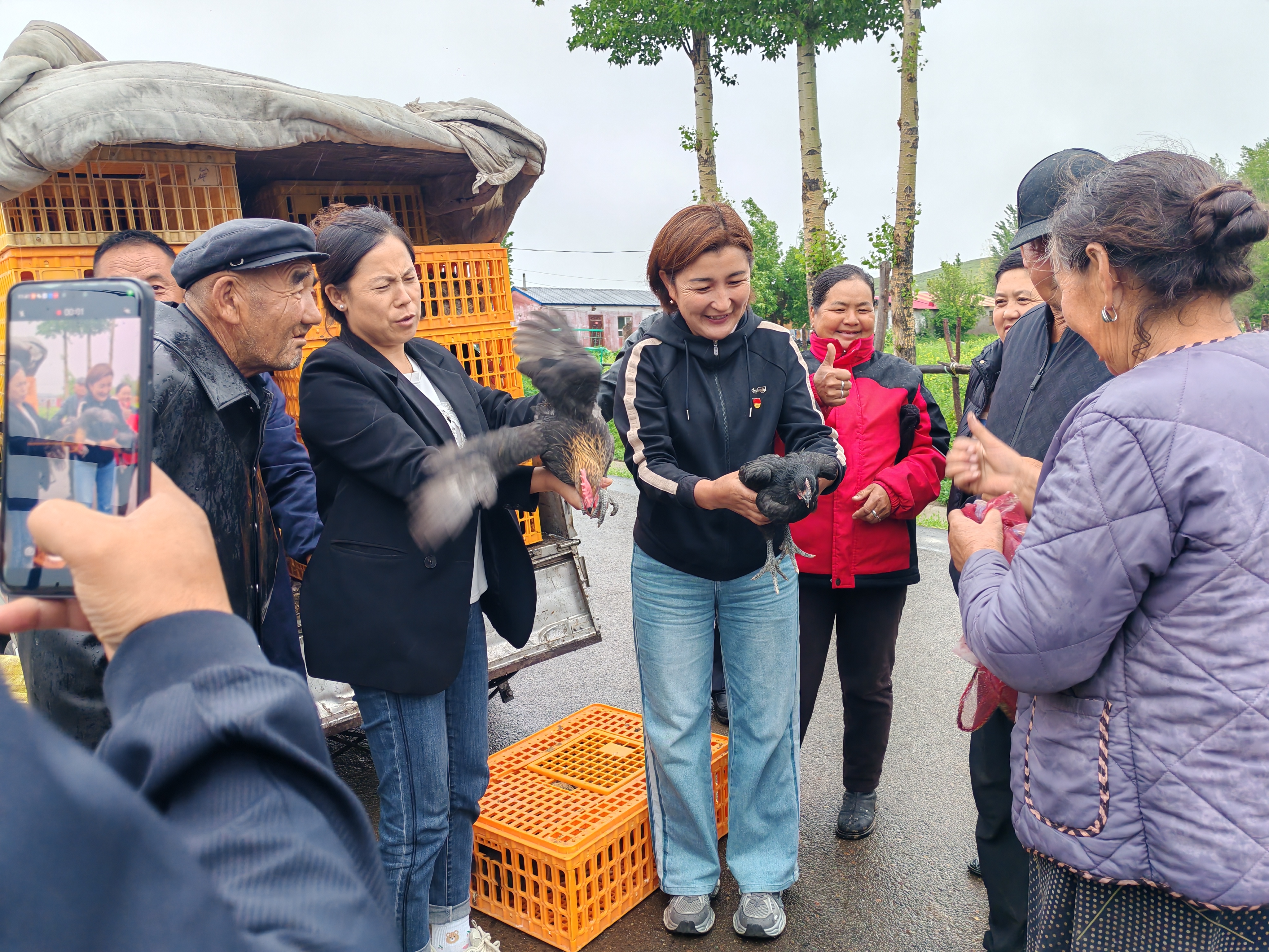 党建引领“方寸地”变身增收“聚宝盆”